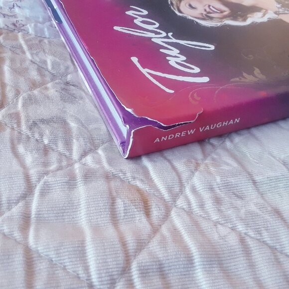 2011 Taylor Swift Hardcover Book - Picture 5 of 16